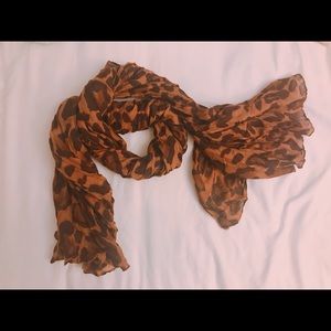 Leopard print scraf